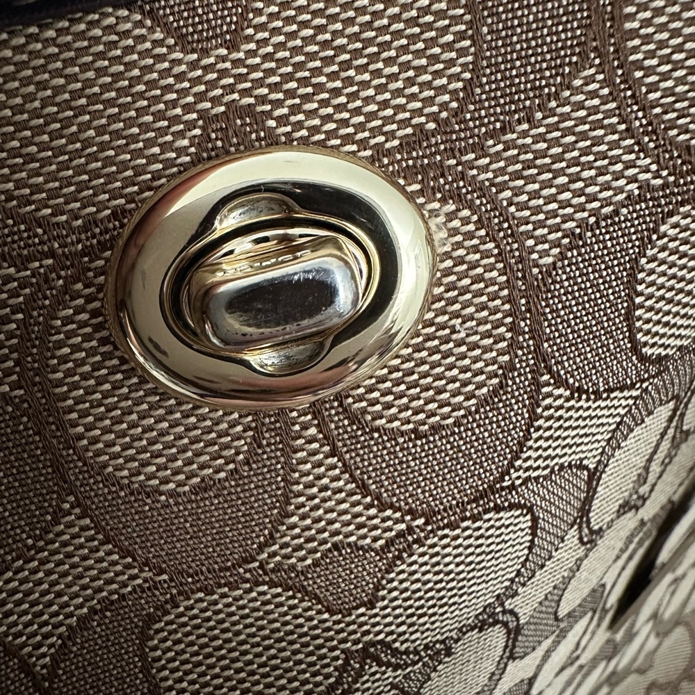 COACH TURNLOCK TOTE IN SIGNATURE JACQUARD BROWN - Picture 10 of 17
